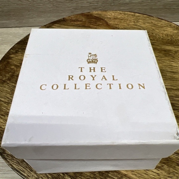 BUCKINGHAM PALACE FINE BONE TRINKET PILL BOX, ROYAL COLLECTION 1999 - Picture 7 of 11